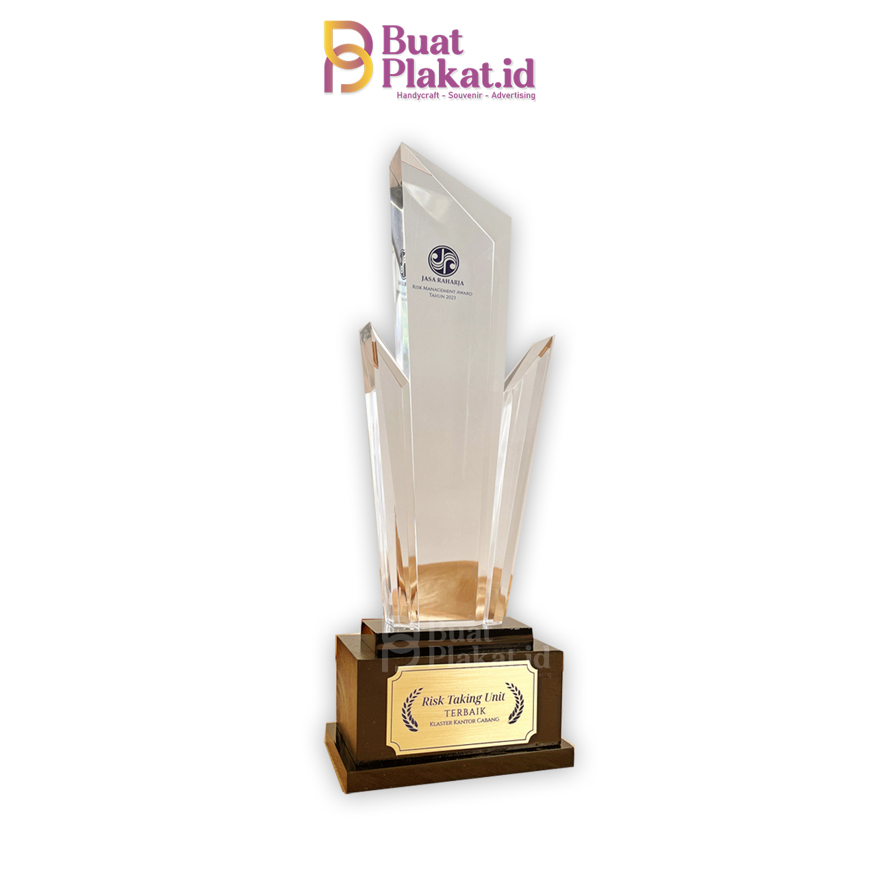 Plakat Akrilik Risk Taking Unit Terbaik Klaster Kantor Cabang Jasa Raharja