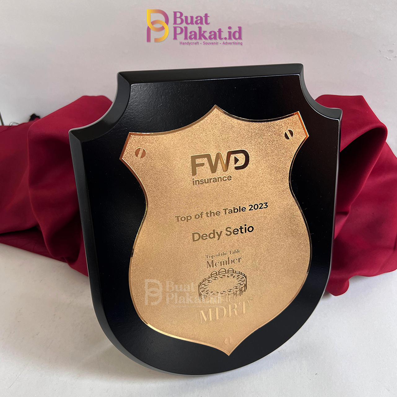Plakat Kayu Kombinasi Kuningan FWD Insurance