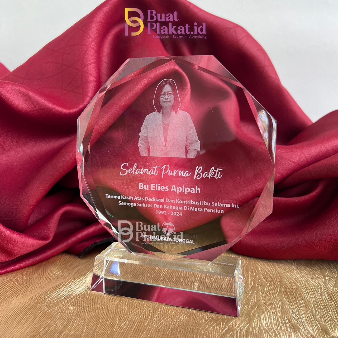 Plakat Kristal Penghargaan Dedikasi PT Timuraya Tunggal