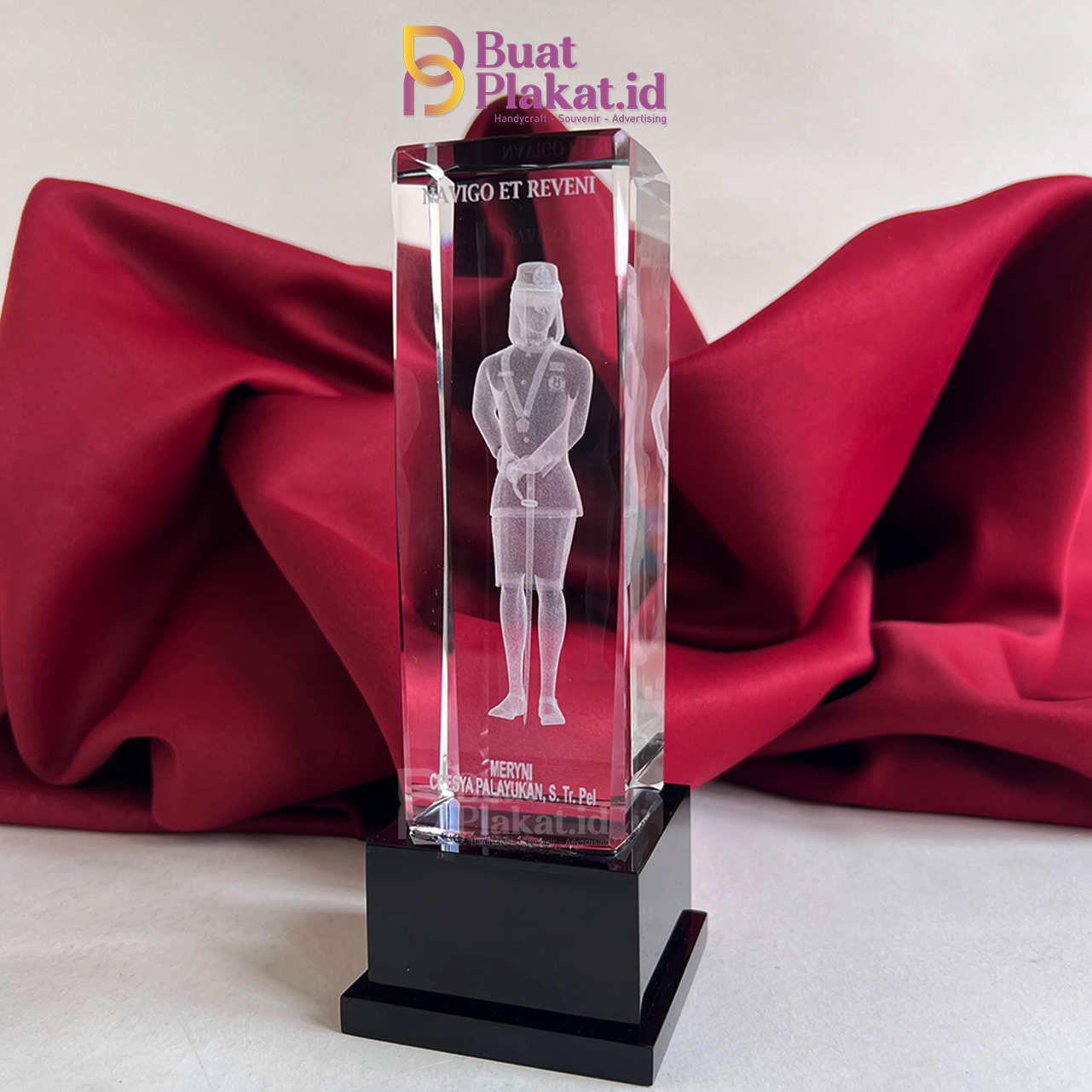 Plakat Kristal Navigo Et Reveni