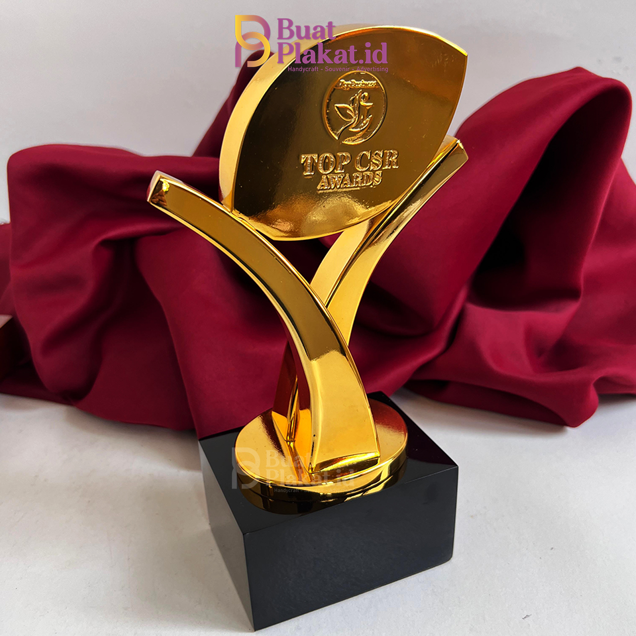 Trophy Resin Emas Top CSR Awards